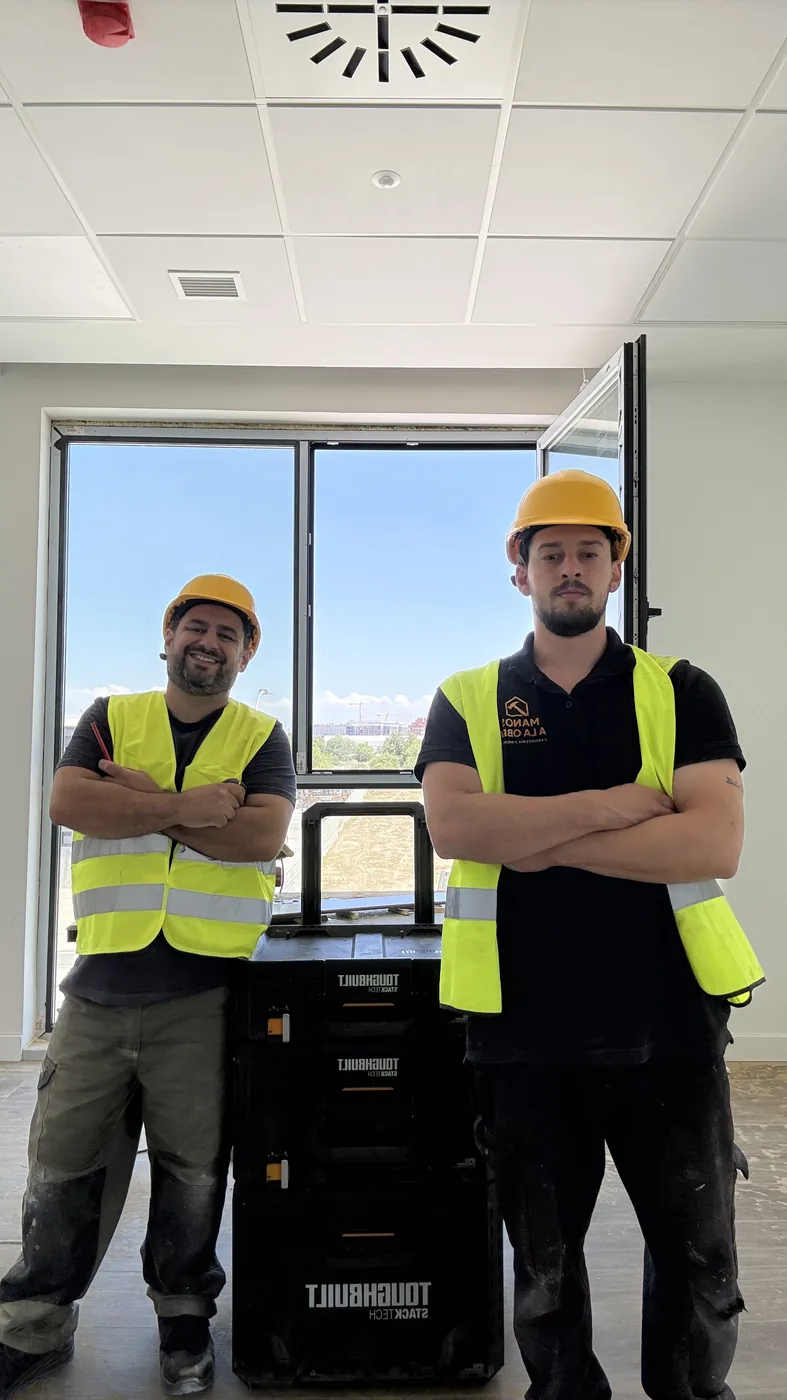Lucas y Luciano, carpinteros instaladores de Manos a la Obra en Madrid